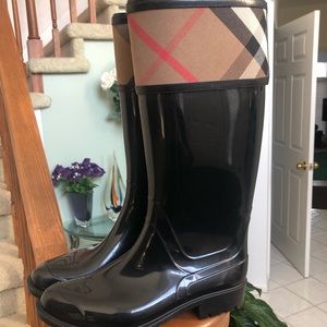Authentic Burberry Crosshill rain boots